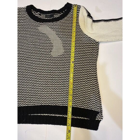 Eyn Women's Black and White Sweater Size Medium - Picture 4 of 6